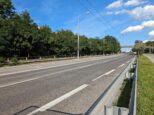 Brnianska ul. v miestach bývalej križovatky s Hroboňovou - pravdepodobné trasovanie prepojenia červených turistických trás (2023)